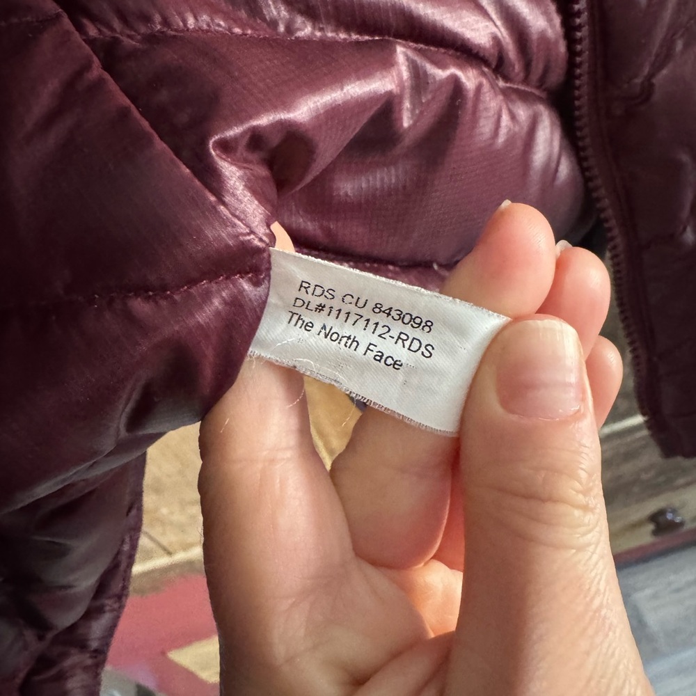 NORTH FACE WOMENS EXTRA SMALL MAROON JACKET - Picture 10 of 12